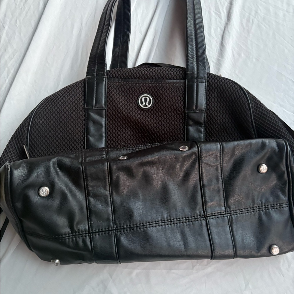 lululemon athletica Black women’s duffle bag